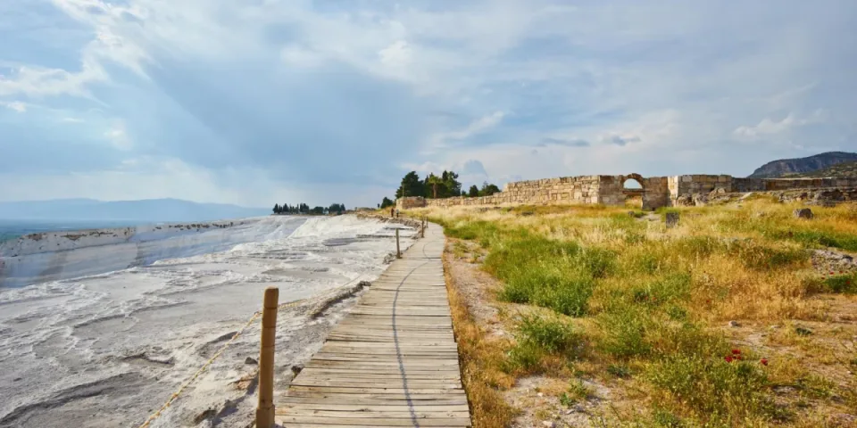 Top 10: Noclegi nad Bałtykiem dla rodzin—od plaży na piechotę po kuchnię i parking. Porównaj ceny, lokalizację i udogodnienia, by wybrać idealny nocleg.